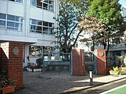 小学校「区立尾山台小学校まで90m」