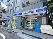 コンビニ「ローソン下馬4丁目店まで438m」