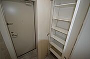 たっぷり収納できるシューズボックス