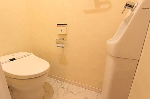 画像7:個室トイレです
