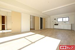 アートスクエア 3階2LDKのリビング/ダイニング