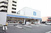 ローソン 城北小前店 166m
