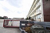 師勝西小学校 725m