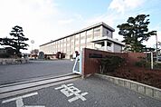 愛知県立西春高校 1865m