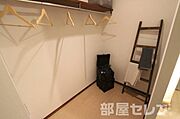 奥行きのある収納ウォークインです。