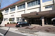 稲生小学校 704m