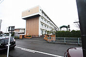 白木小学校 598m