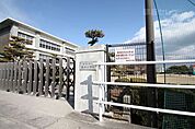 春日小学校 952m