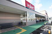 バロー堀越店 708m
