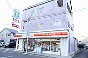 ローソン北区柳原店 357m