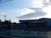 コンビニ「ローソンまで220m」