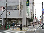 銀行「三井住友銀行まで50m」