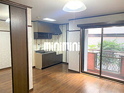 シャトー・デザール・アルブル 2階ワンルームのリビング/ダイニング