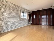 広さのある洋室なので、寝室にもよさそうです。
