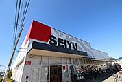 西友滝山店 904m