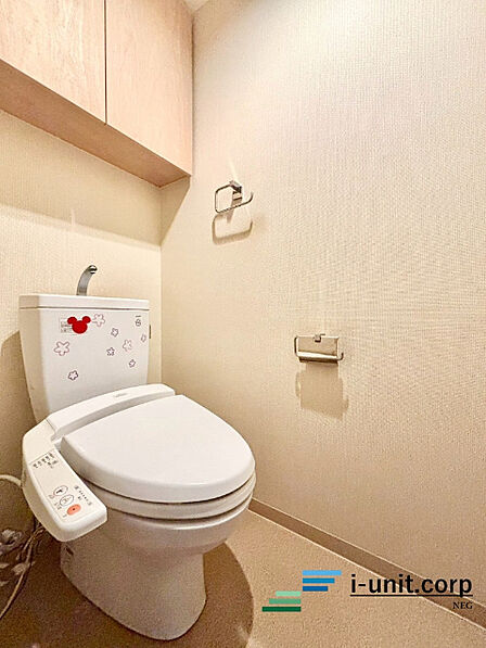 トイレは快適な温水洗浄便座付です。