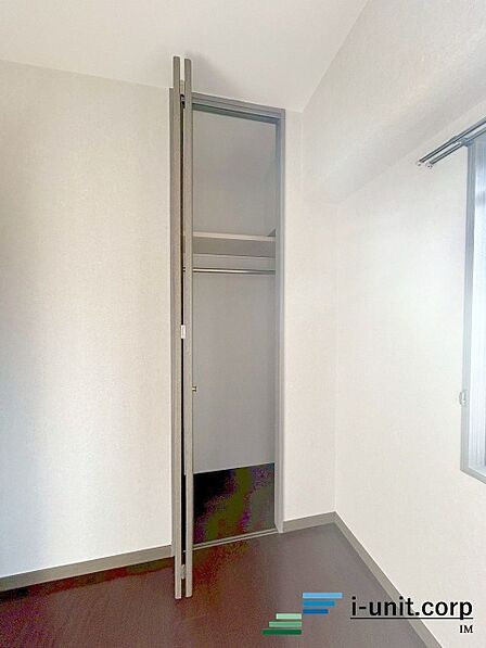 楽々片付けができる収納スペース。ご家族の洋服やお荷物などがスッキリと片付き、日々の空間を広々と演出してくれる手助けになりますね♪