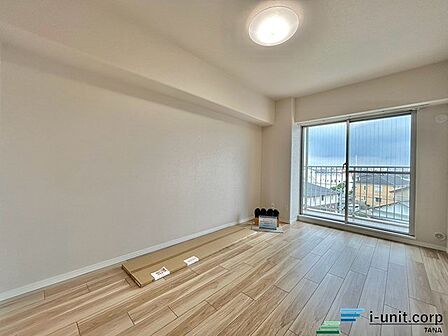 バルコニーへと出れる大きなお部屋です