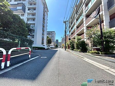前面道路です