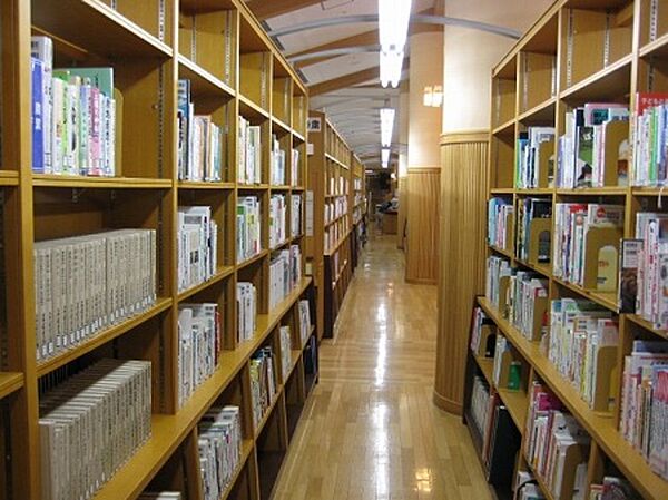 画像28:栃木県立図書館 631m