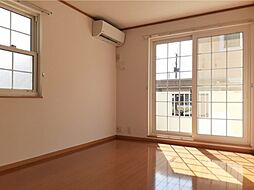 東武宇都宮線 新栃木駅 バス24分 サントリー入口下車 徒歩5分の賃貸アパート 1階2DKのリビング/ダイニング