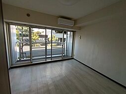 ラ・パイクス6112 2階ワンルームのリビング/ダイニング