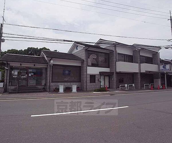京都信用金庫御室支店まで720m 観光道路沿いにある銀行です。
