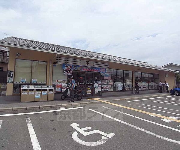 画像27:セブンイレブン京都福王子店まで775m 福王子交差点東、観光道路沿いにございます。駐車場完備
