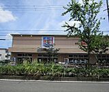 新鮮激安市場 桂店まで340m 桂川街道沿いのディスカウントスーパー。毎日が特売日です。