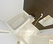 鏡の付いたお風呂です