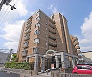 重厚感のある大型マンションです。