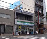 ファミリーマート東郷東山安井店まで88m 観光途中にお立ち寄り下さい