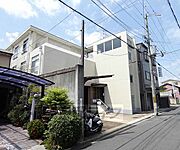 背の高いスマートな物件です。
