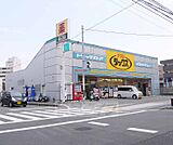 ダックス 新堀川店まで244m 新堀沿いのドラッグストアです。高速の出口と入り口が近いです。