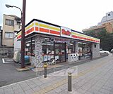 デイリーヤマザキ五条七本松店まで258m 五条七本松の交差点の北西にございます。