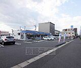 ローソン油小路上鳥羽店まで600m 上鳥羽エリアのコンビニです。