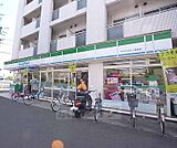 ファミリーマートヤスイカドノ五条店まで178m 阪急西京極駅を少し北上して葛野大路通り沿いにあります