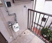 洗濯機置き場は室外です。