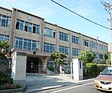 桃山中学校まで802m 活気のある中学校です。