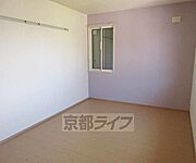 薄ピンクのような壁紙が可愛いです