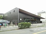 飲食店「スターバックスコーヒーまで470m」