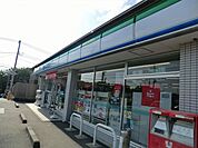 スーパー「ファミリーマートまで240m」