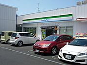 コンビニ「ファミリーマートまで390m」