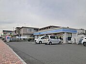 コンビニ「ローソン大和上草柳5丁目店まで333m」