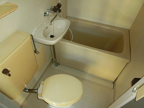 画像13:手入れのしやすいバスルーム。