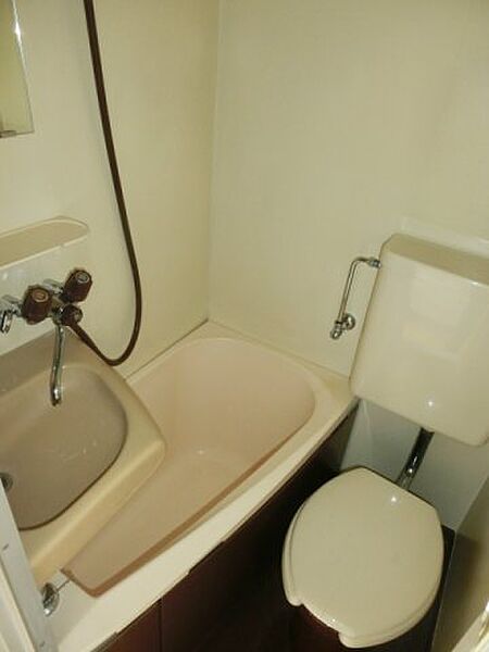 画像7:浴室はユニットバスタイプ。