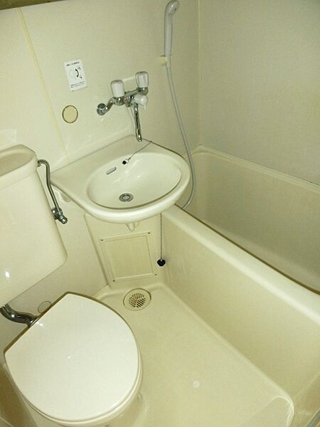 画像7:清潔感のあるバスルーム。