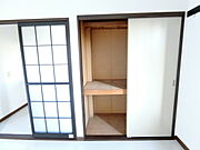 奥行きのある広い収納
