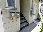 共用階段両脇に集合ポスト有