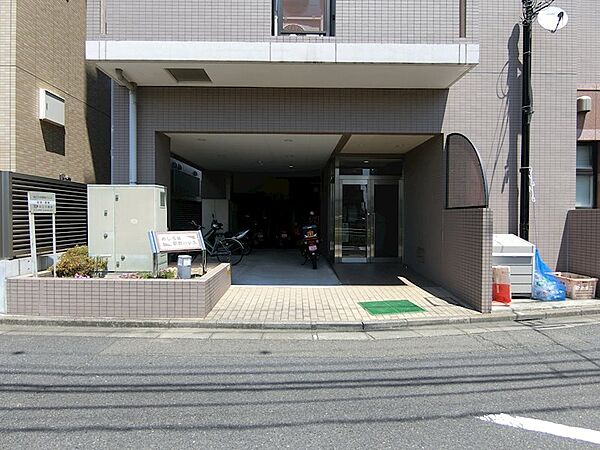 建物エントランス